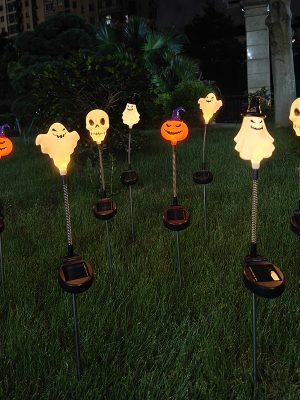 New Solar Swinging Pumpkin Skull LED Lawn Lamp Outdoor Garden Halloween Scene Decoration Light