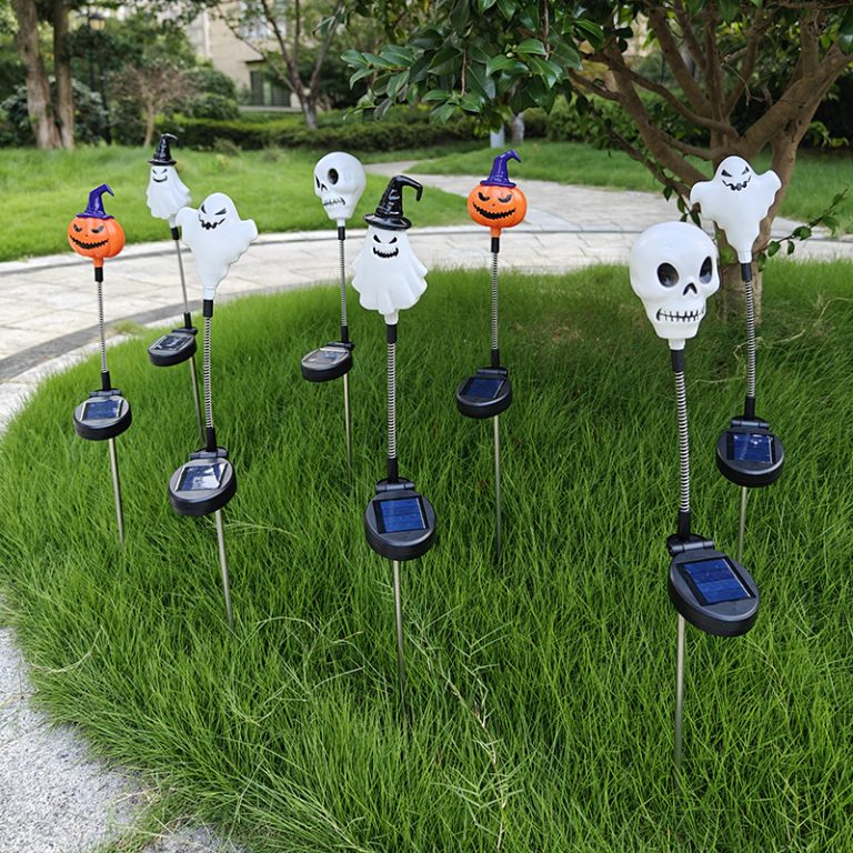 New Solar Swinging Pumpkin Skull LED Lawn Lamp Outdoor Garden Halloween Scene Decoration Light